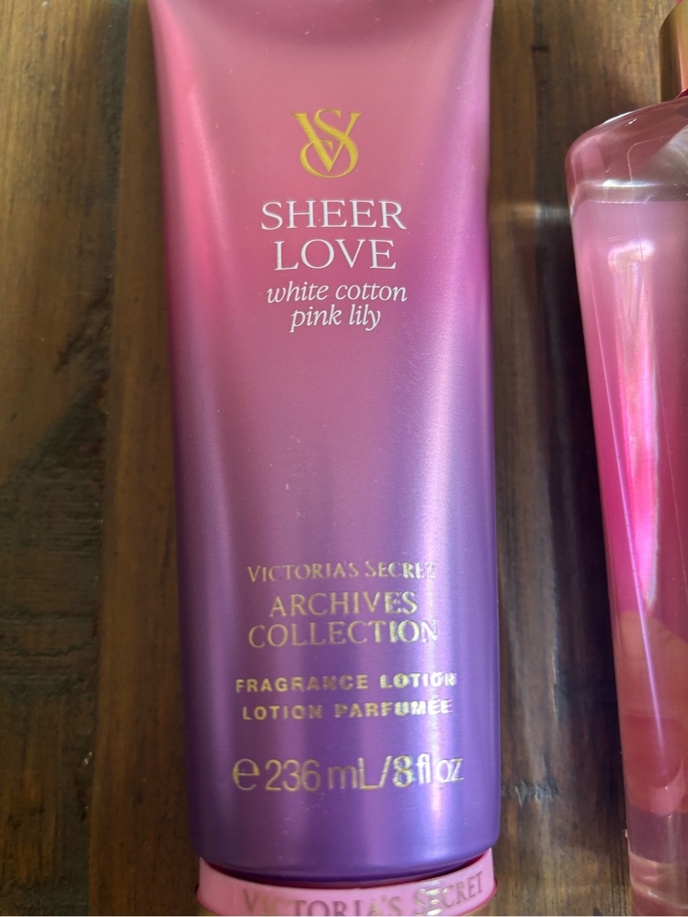 NWT Victoria’s Secret sheer love lotion and mist set - Picture 3 of 9